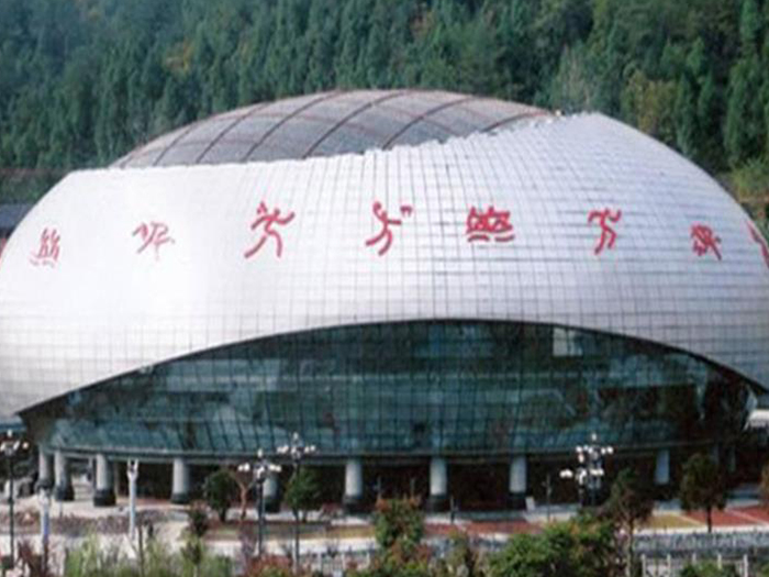 昭通体育中心球形网架加工安装